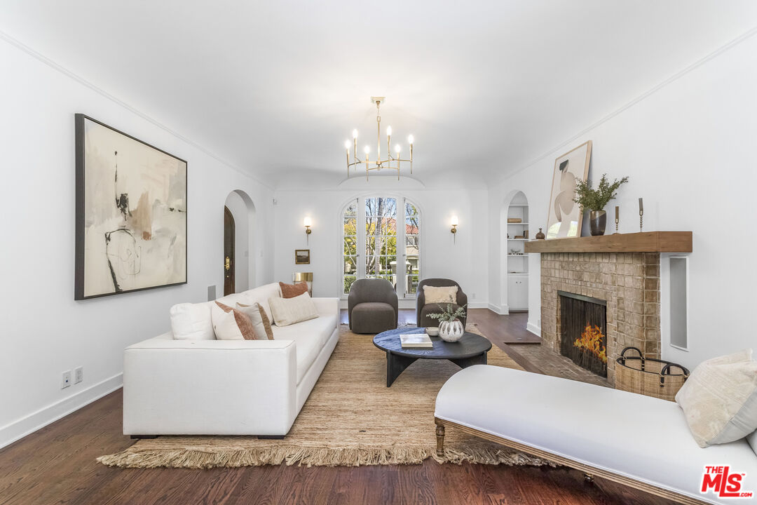 1623 N Orange Grove Ave