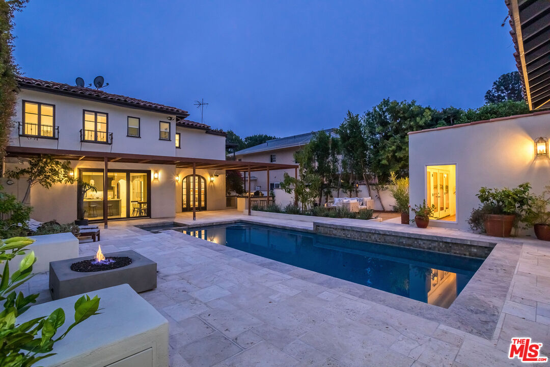 1623 N Orange Grove Ave