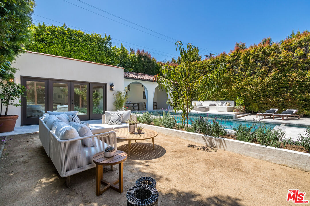 1623 N Orange Grove Ave