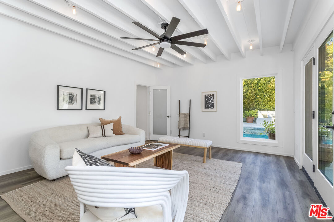 1623 N Orange Grove Ave