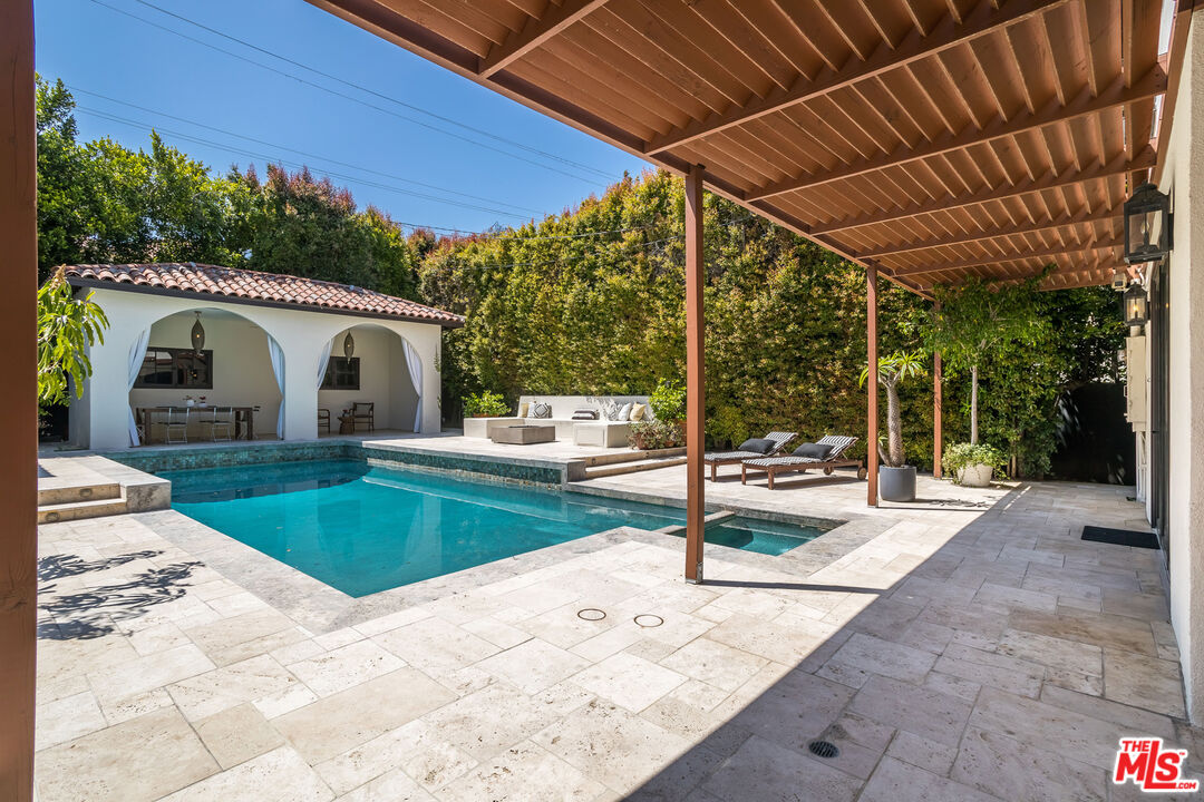 1623 N Orange Grove Ave