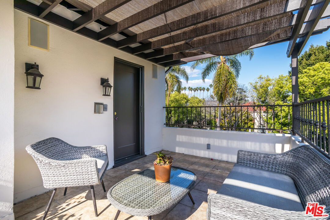 1623 N Orange Grove Ave