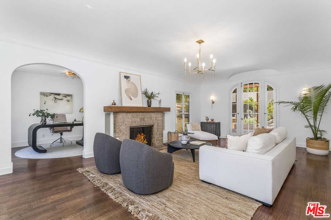 1623 N Orange Grove Ave