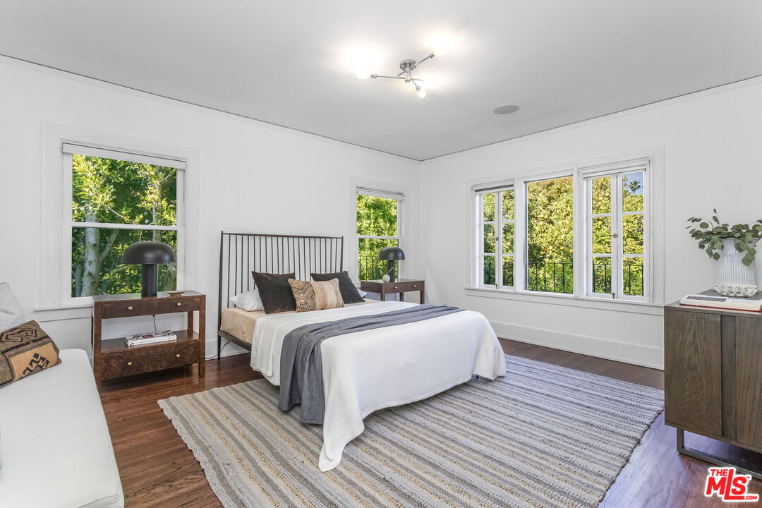 1623 N Orange Grove Ave