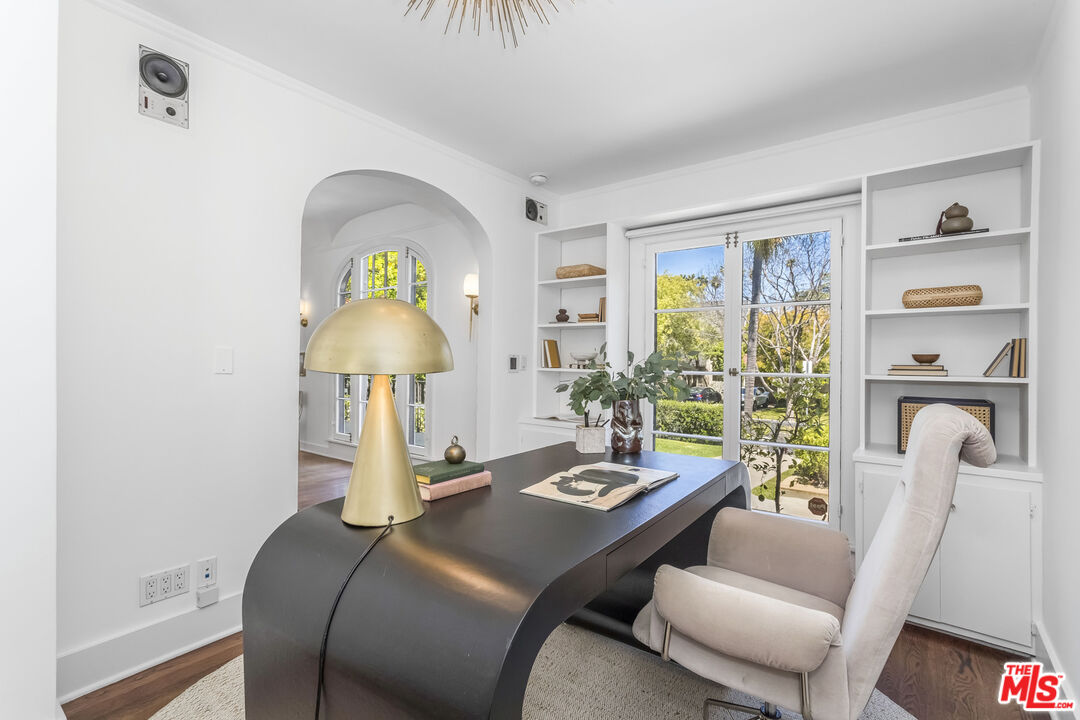 1623 N Orange Grove Ave