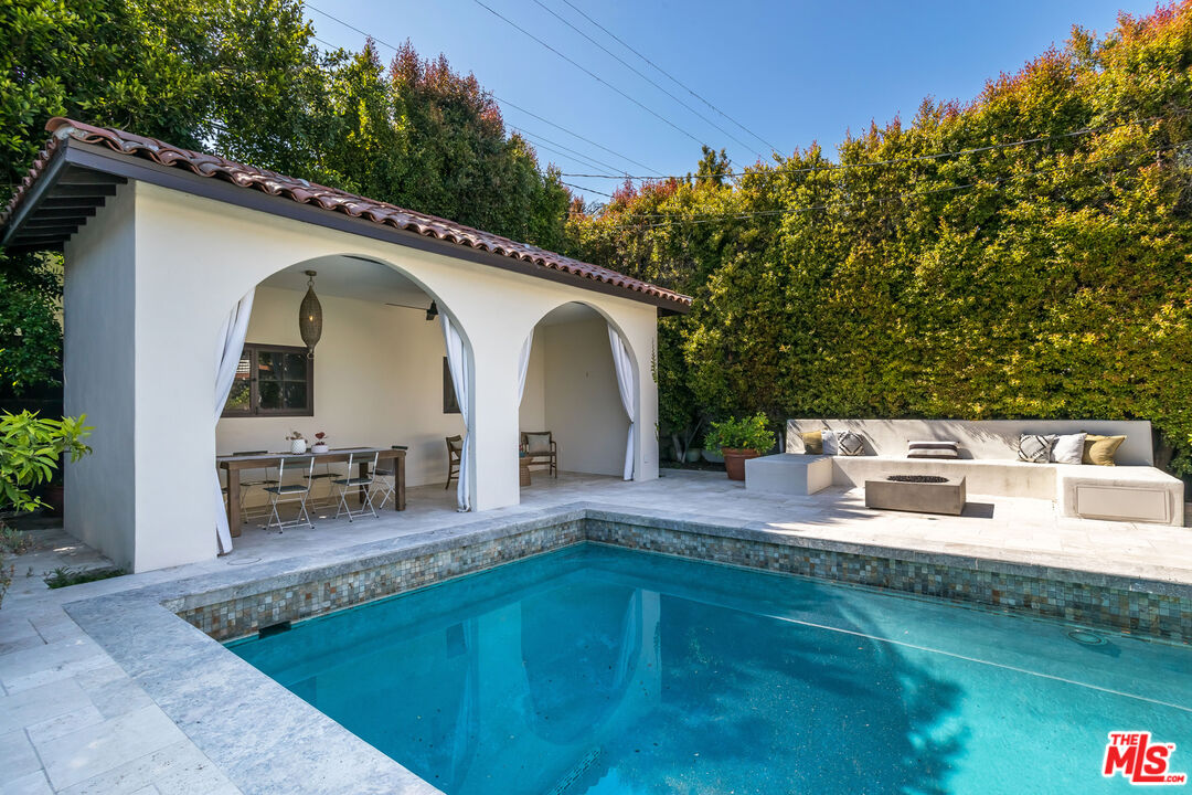 1623 N Orange Grove Ave