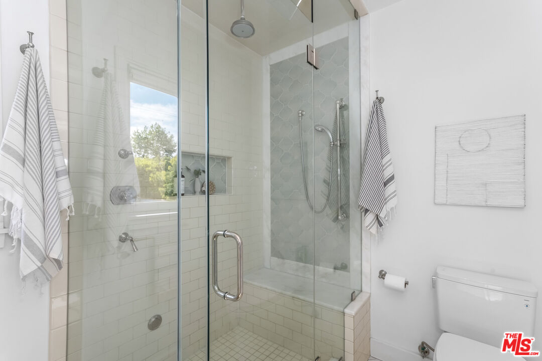 1623 N Orange Grove Ave