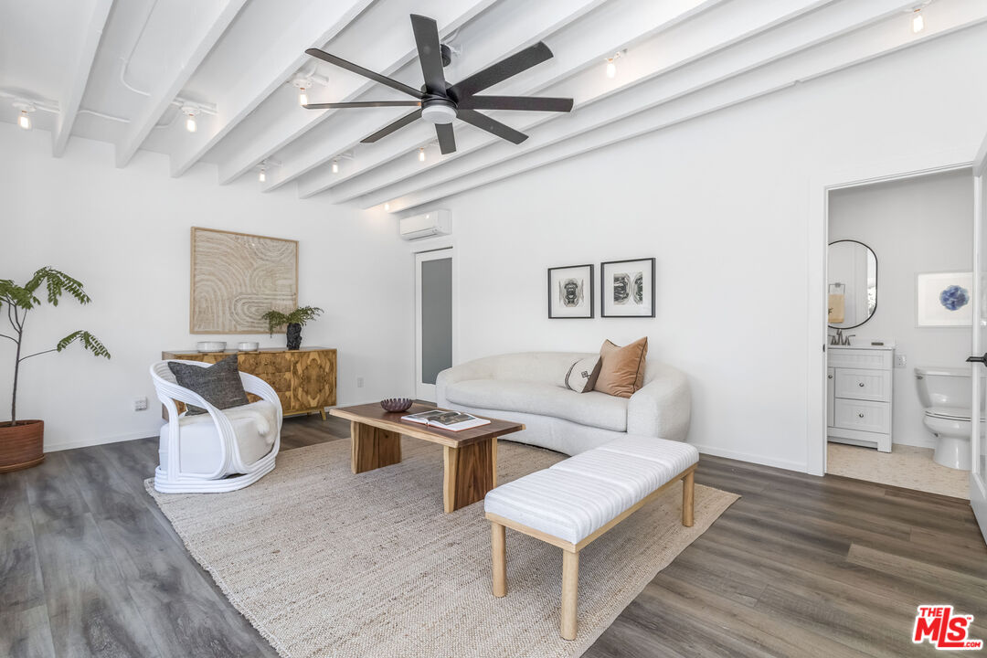 1623 N Orange Grove Ave