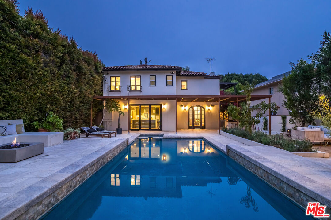 1623 N Orange Grove Ave