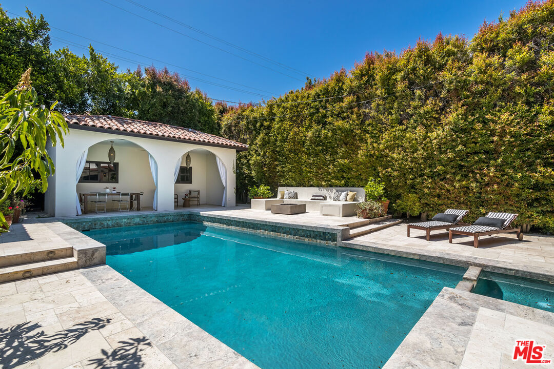 1623 N Orange Grove Ave