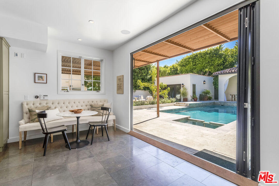 1623 N Orange Grove Ave