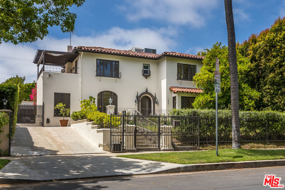 1623 N Orange Grove Ave