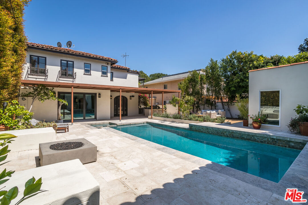 1623 N Orange Grove Ave