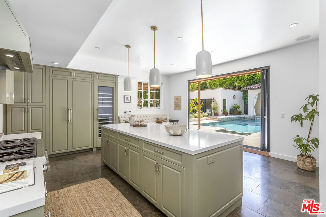 1623 N Orange Grove Ave