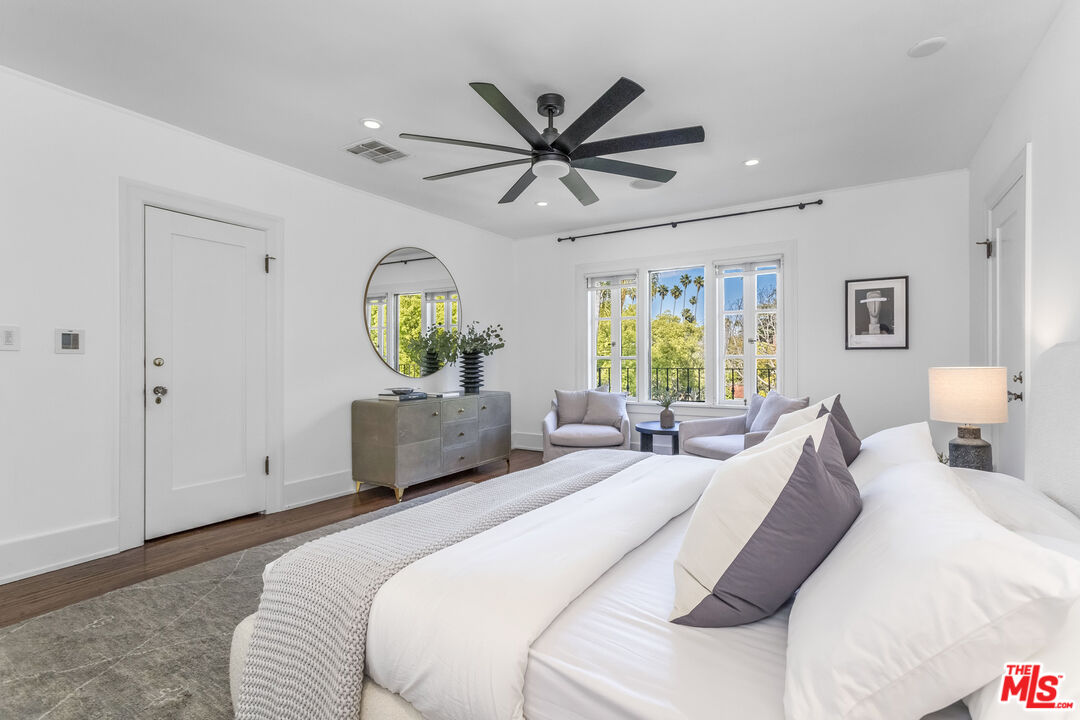 1623 N Orange Grove Ave