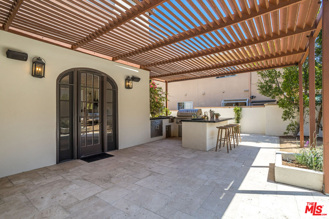 1623 N Orange Grove Ave