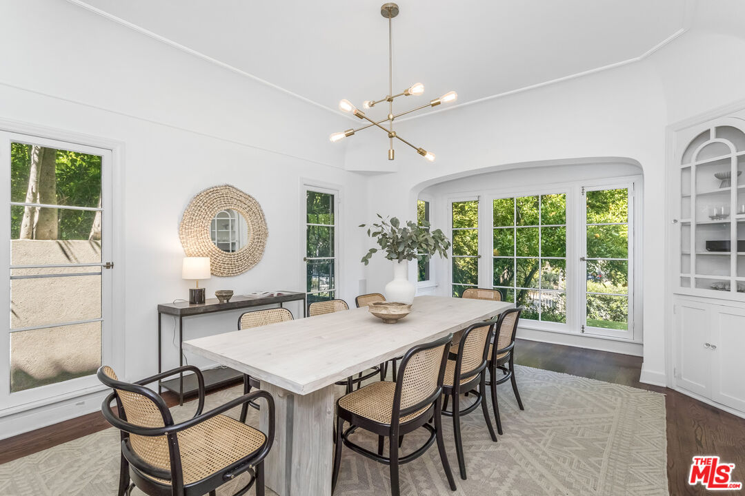 1623 N Orange Grove Ave