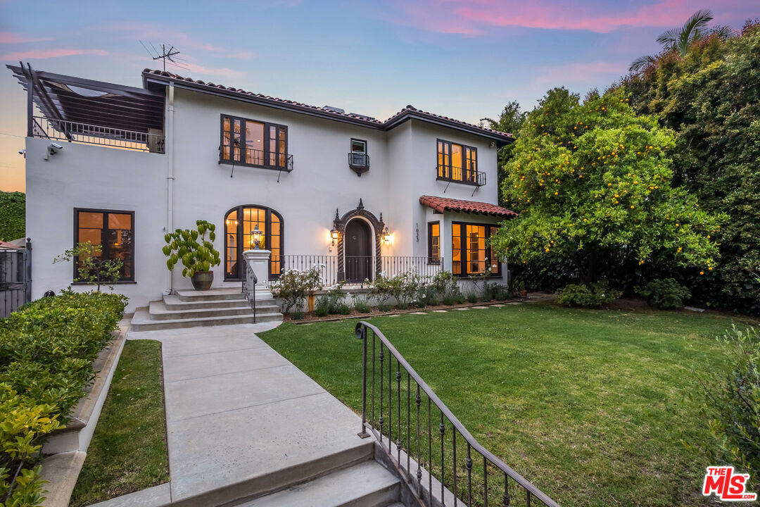 1623 N Orange Grove Ave