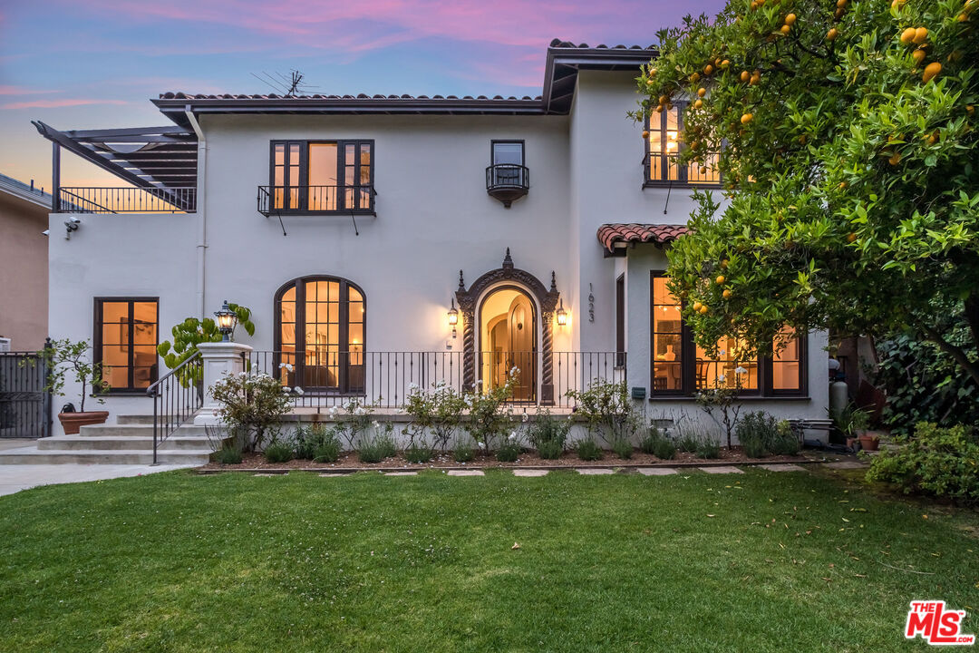 1623 N Orange Grove Ave