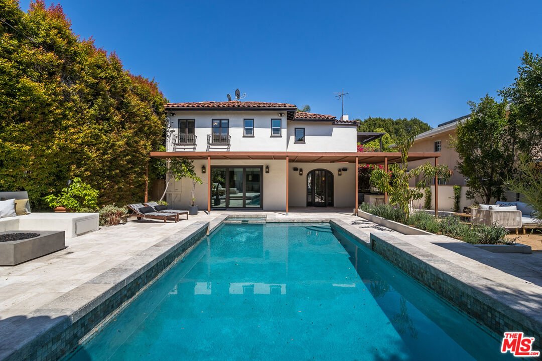 1623 N Orange Grove Ave