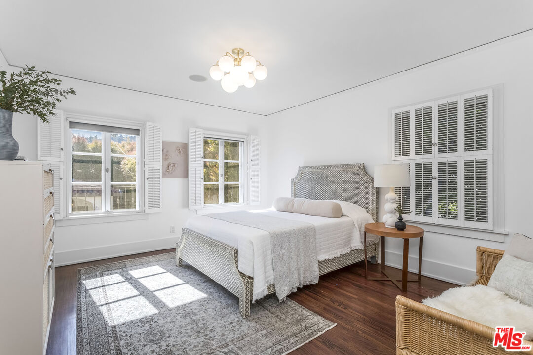 1623 N Orange Grove Ave