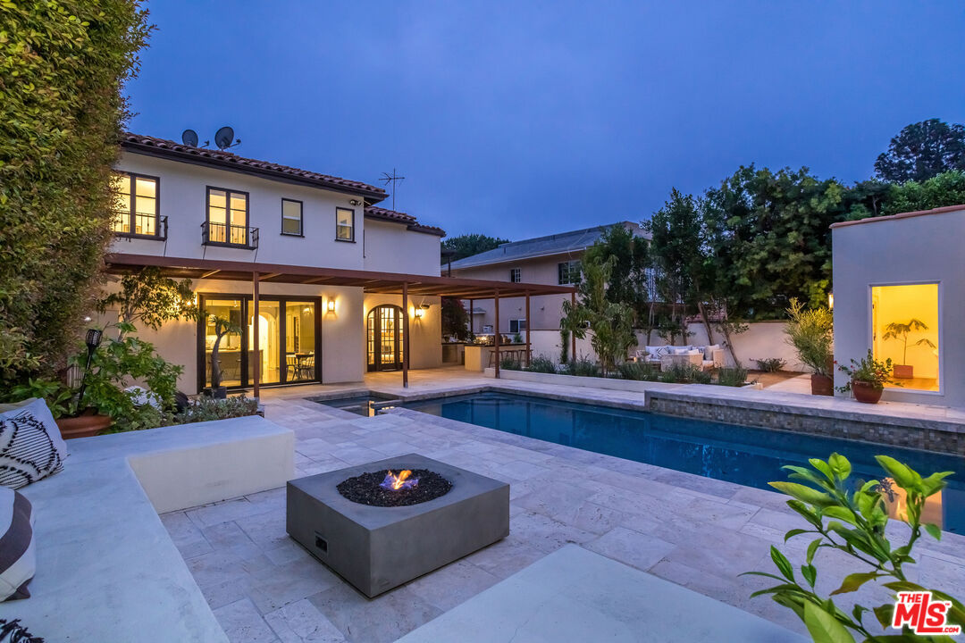 1623 N Orange Grove Ave