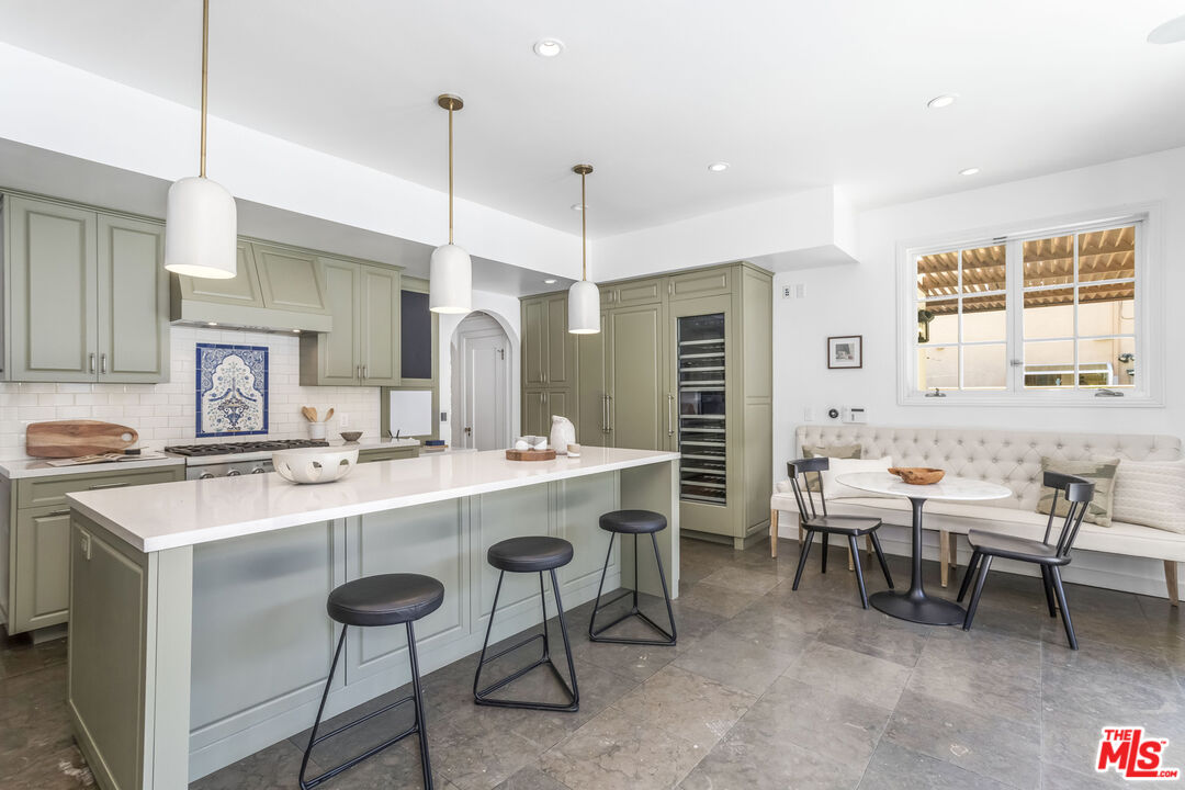 1623 N Orange Grove Ave