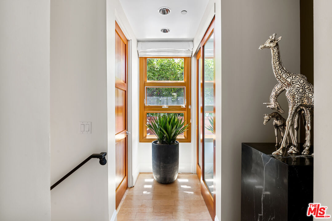 2323 S Beverly Glen Blvd Unit: 2