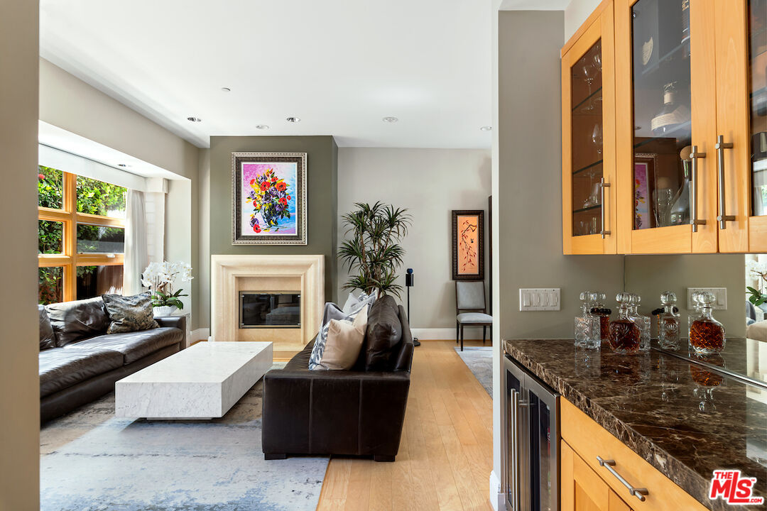 2323 S Beverly Glen Blvd Unit: 2