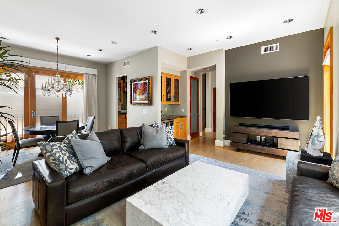 2323 S Beverly Glen Blvd Unit: 2