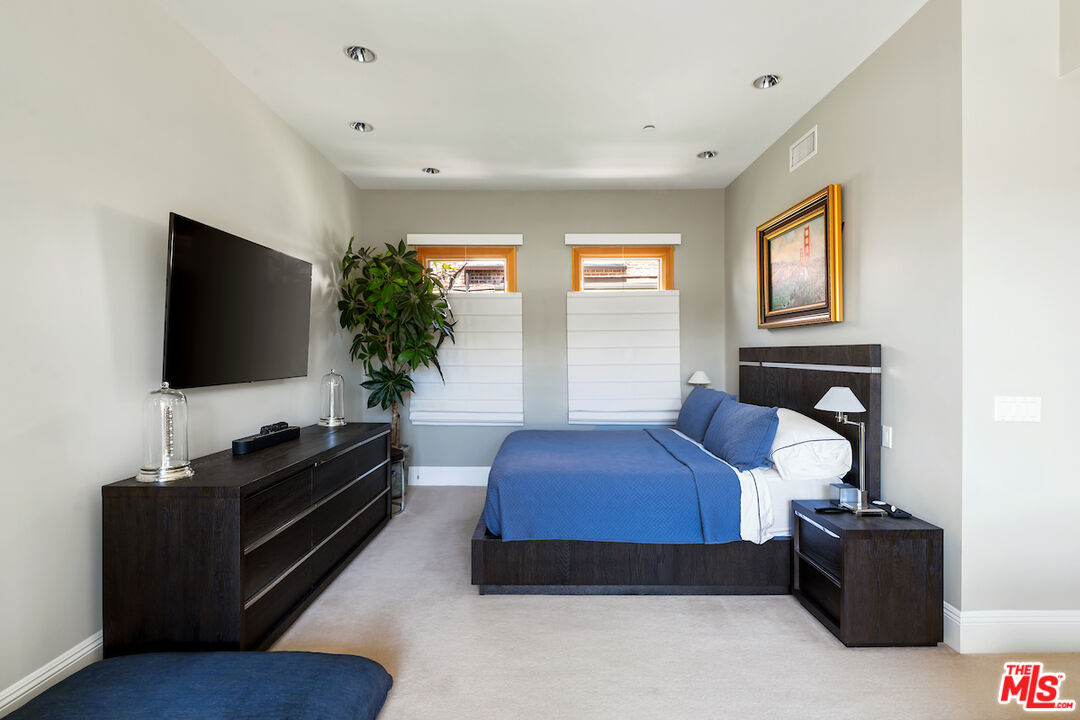 2323 S Beverly Glen Blvd Unit: 2