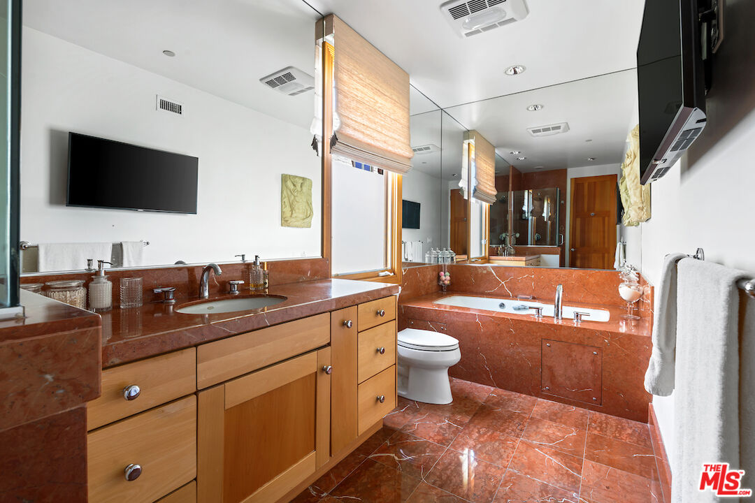 2323 S Beverly Glen Blvd Unit: 2