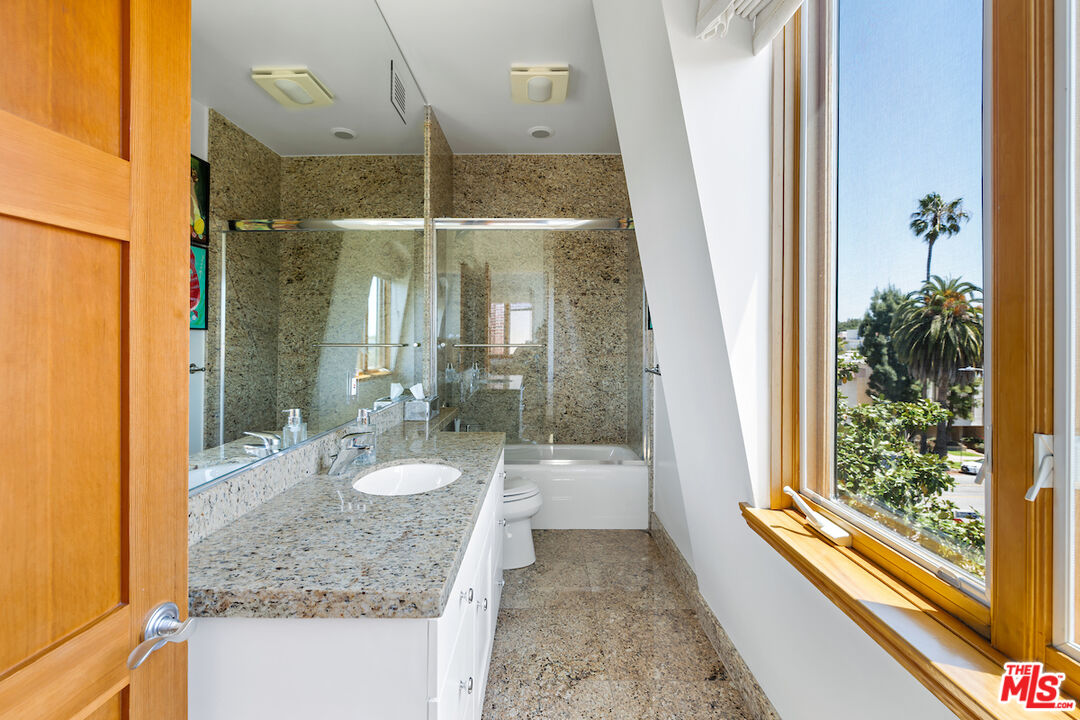 2323 S Beverly Glen Blvd Unit: 2