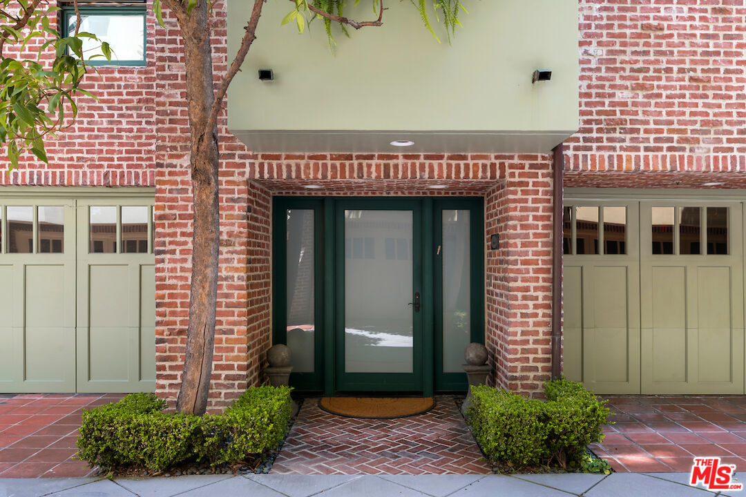 2323 S Beverly Glen Blvd Unit: 2