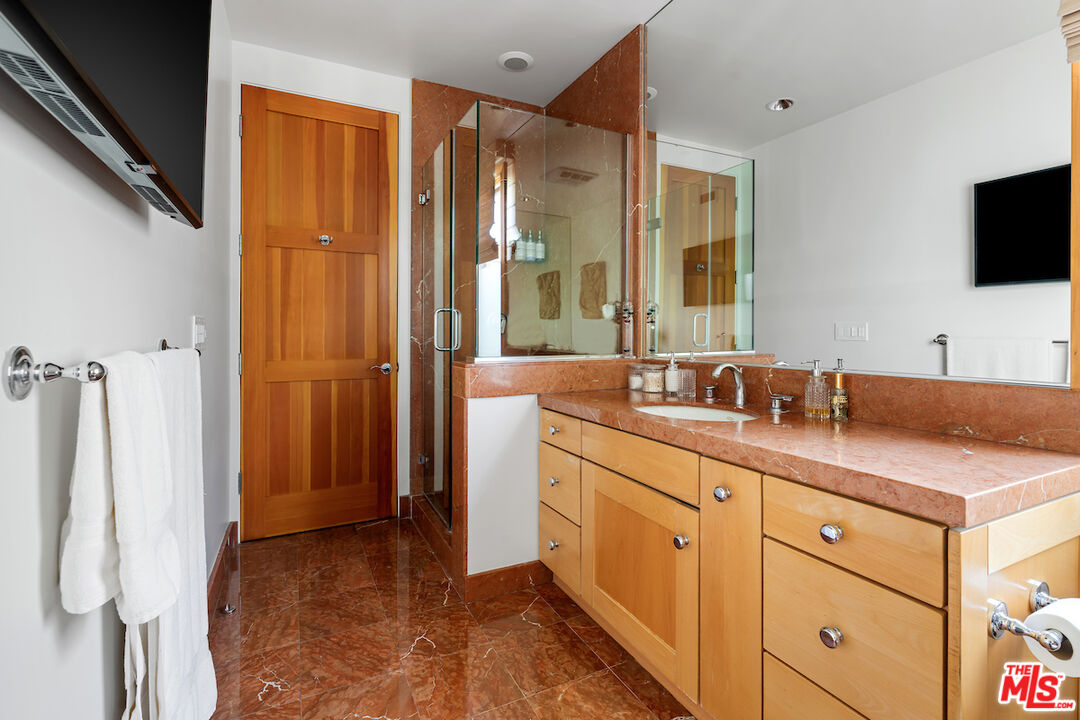 2323 S Beverly Glen Blvd Unit: 2