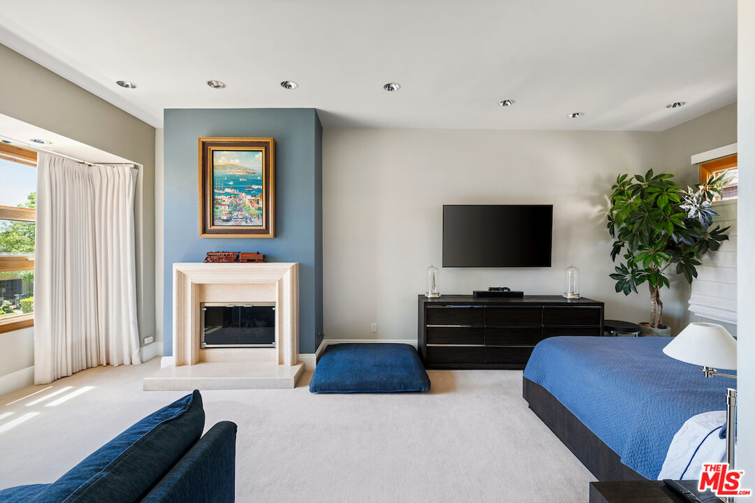 2323 S Beverly Glen Blvd Unit: 2