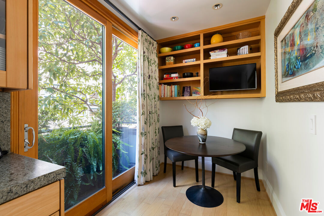 2323 S Beverly Glen Blvd Unit: 2