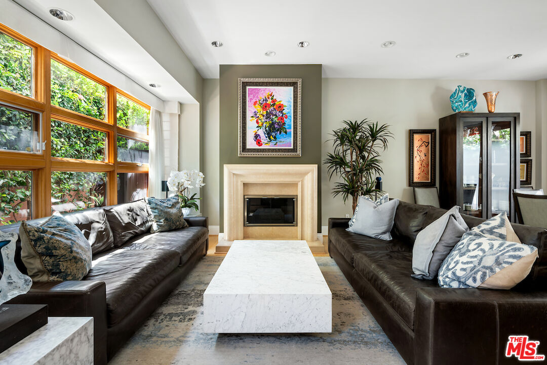 2323 S Beverly Glen Blvd Unit: 2