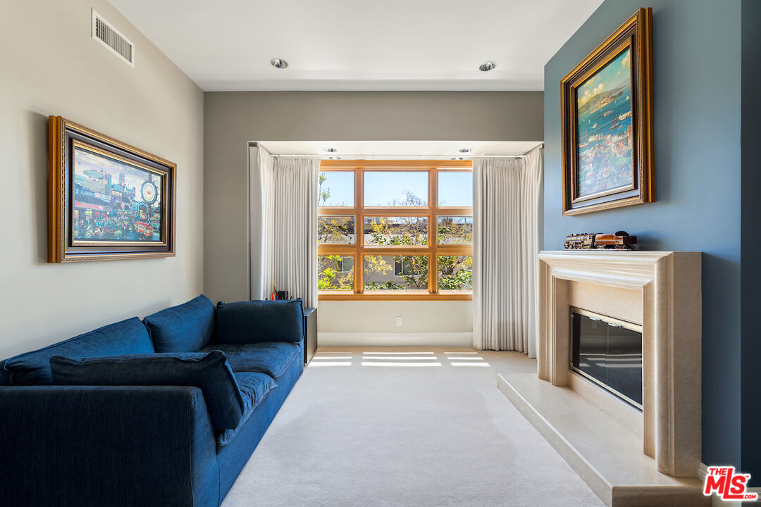 2323 S Beverly Glen Blvd Unit: 2