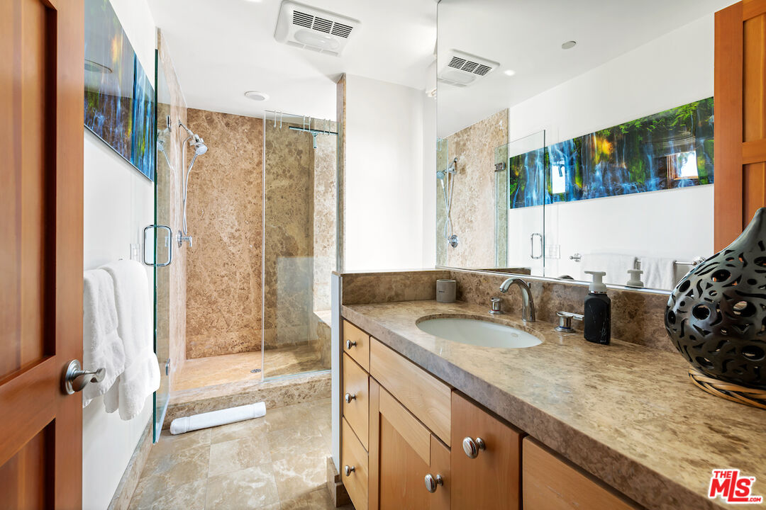 2323 S Beverly Glen Blvd Unit: 2