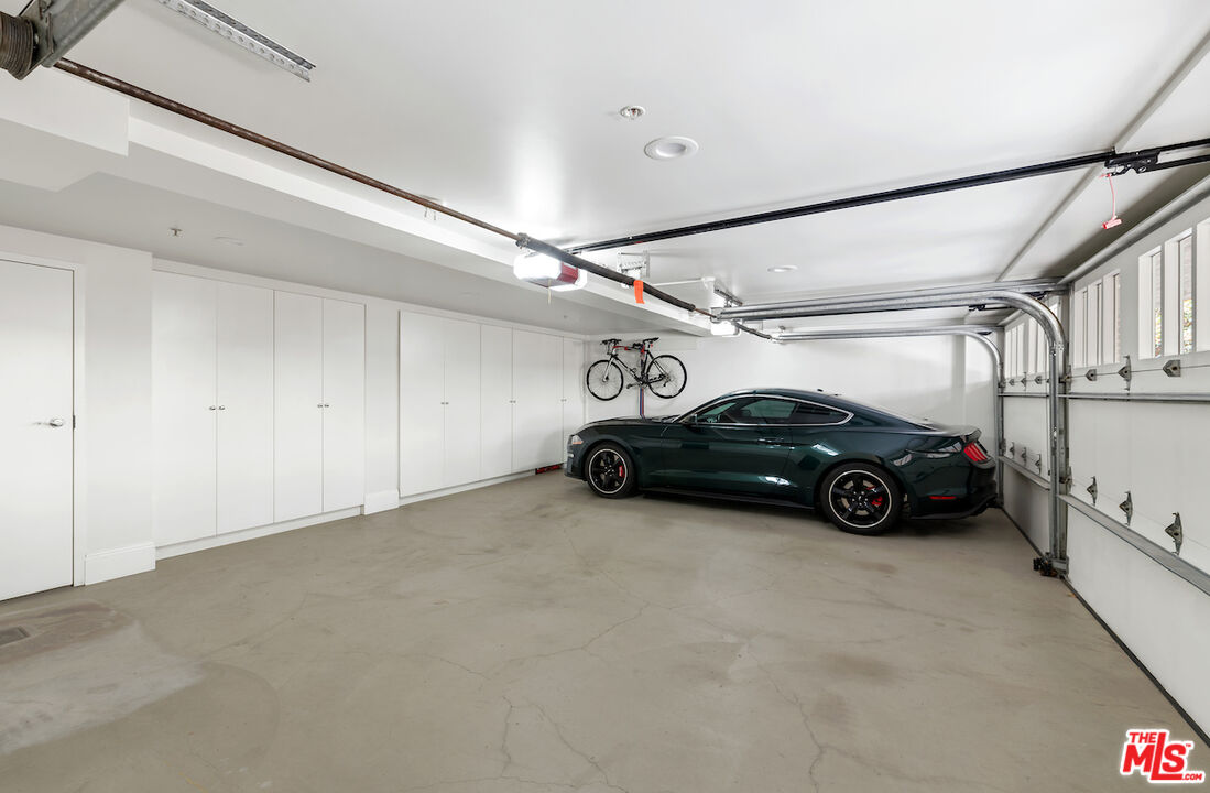 2323 S Beverly Glen Blvd Unit: 2