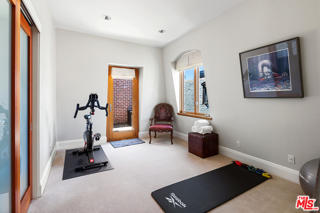 2323 S Beverly Glen Blvd Unit: 2