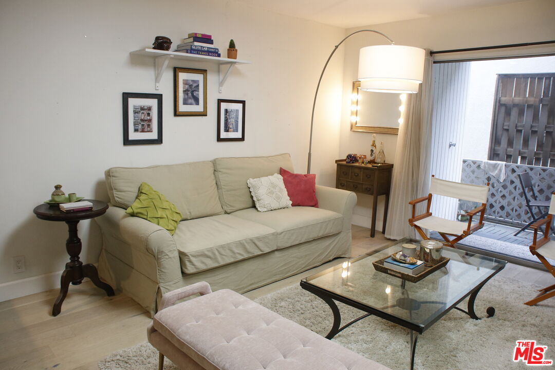 10240 Camarillo St Unit: 112