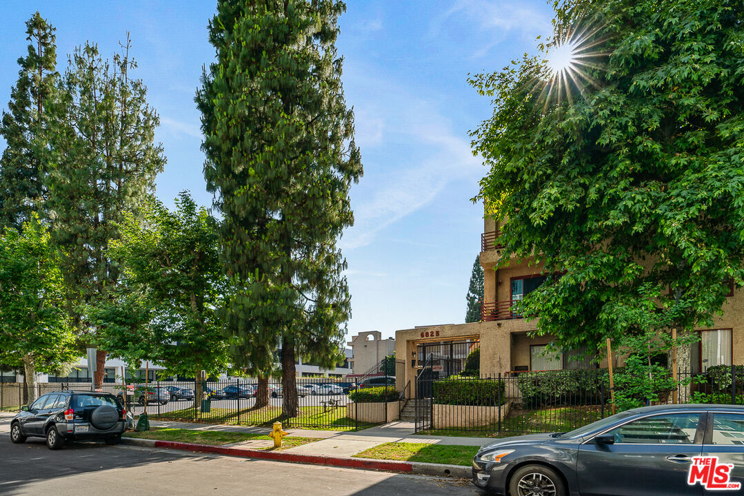 6820 Remmet Ave Unit: 307