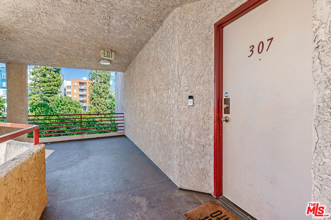 6820 Remmet Ave Unit: 307