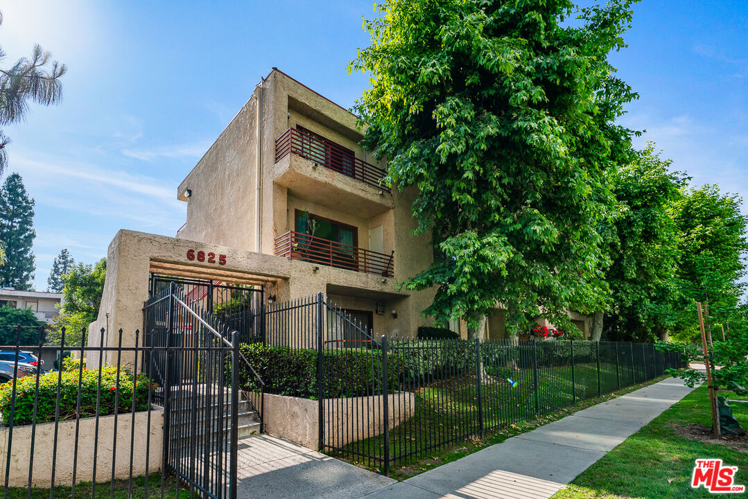 6820 Remmet Ave Unit: 307