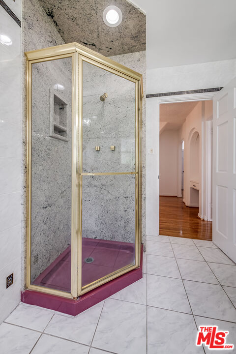 1211 S Point View St