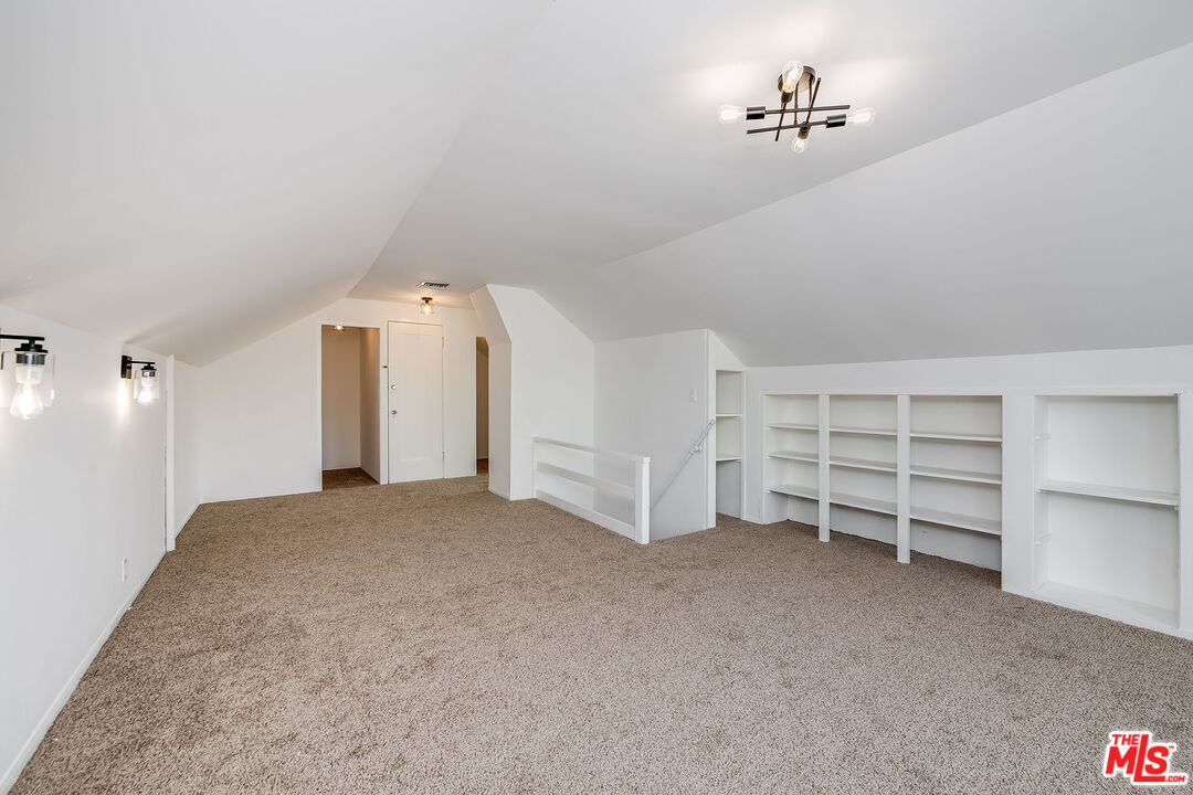 1211 S Point View St