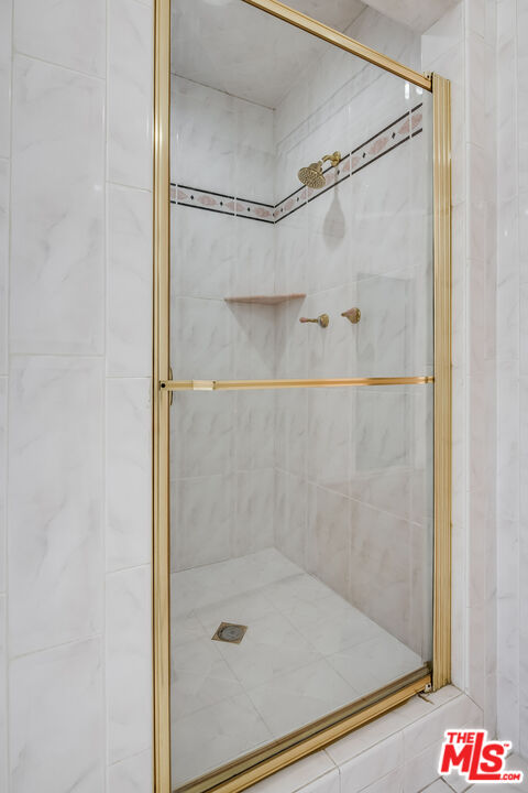 1211 S Point View St