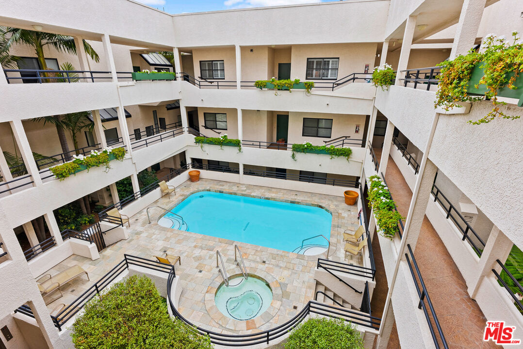 11636 Montana Ave Unit: 303